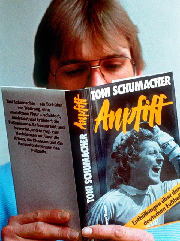 Toni Schumchers’ Buch „Anpfiff – Enthllungen ber den deutschen Fuball“ war 1987 in aller Munde.