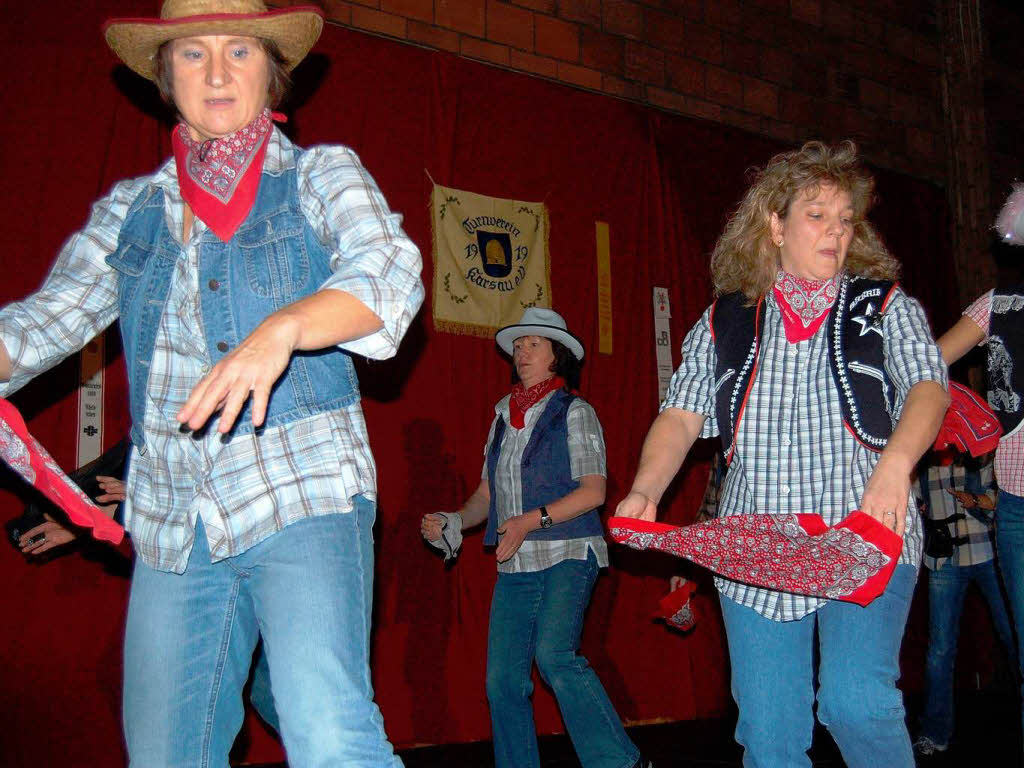 Einen flotten  Tanz zeigten die Cowgirls der Fitnessgruppe.