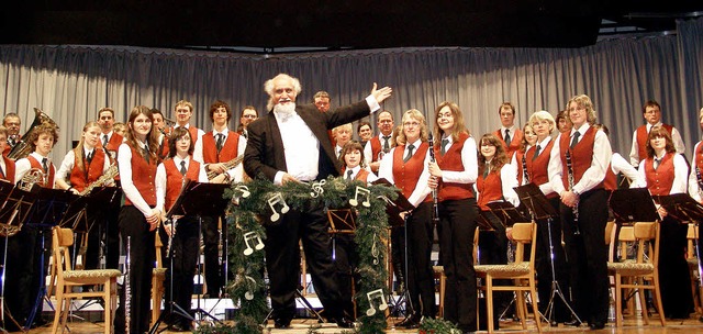 Der Musikverein Rtenbach beim Jahresk... unter der Leitung von Peter Lastein.   | Foto: Liane Schilling