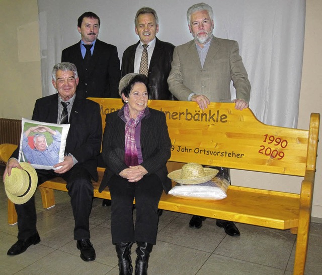 Manfred und Elfriede Dietsche auf  dem...zer und Amtsvorgnger Gerhard Wiezel.   | Foto: Silke Hartenstein