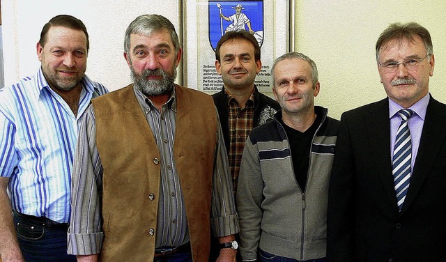 Brgermeister Josef Ruf (rechts) berr...r und Nikolaus Dufner Ehrenmedaillen.   | Foto: WeiSS