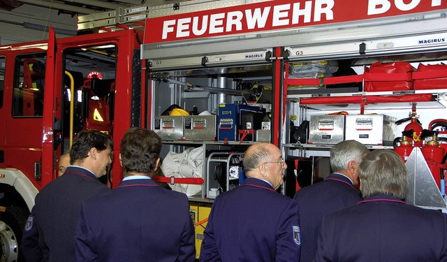 Da staunen auch altgediente Floriansj...haltet Feuerwehrtechnik vom  Feinsten.  | Foto: manfred frietsch