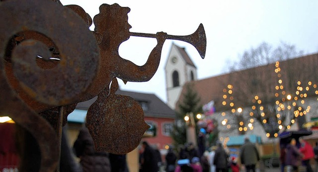 Fr Weihnachtsklnge und Lichterglanz ...ochenende wieder der Weihnachtsmarkt.   | Foto: Lauber