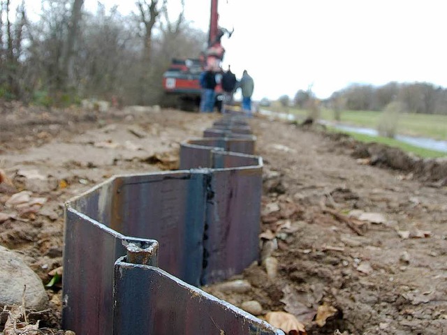 Nur noch als metallenes Band ist derze...enzrttler die Platten in den Elzdamm.  | Foto: marius alexander