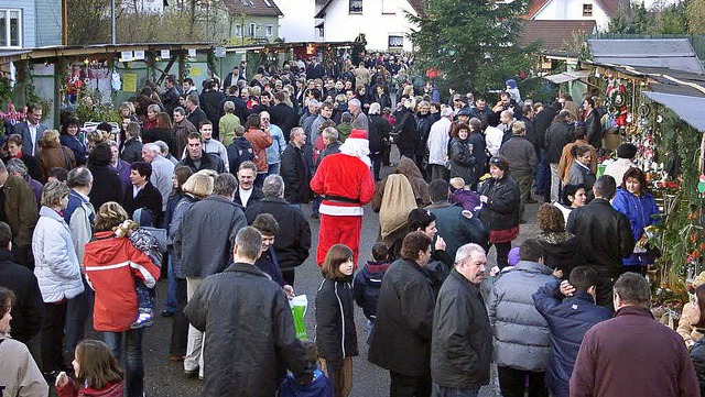 Viel Betrieb herrscht regelmig auf dem Adventsmarkt in Hofweier.     | Foto: Privat