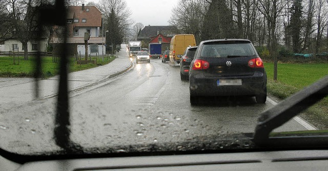 Schon kurz  nach der Sperrung der  Bun...oschlangen auf den Umleitungsstrecken.  | Foto: Franz Dannecker