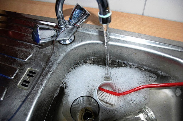 Die Wasser- und Abwassergebhr steigt.   | Foto: vl