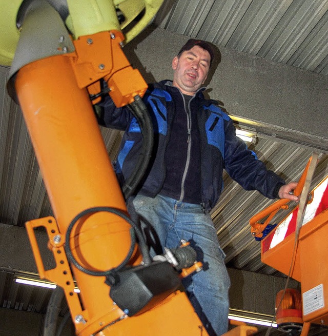 Gerhard Gerspach, bei den Technischen ...rantwortlich, kontrolliert die Gerte.  | Foto: michael krug