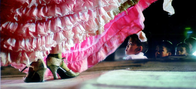 Lockendes Geheimnis: Kinder bei einer Tanzshow   | Foto: tooten