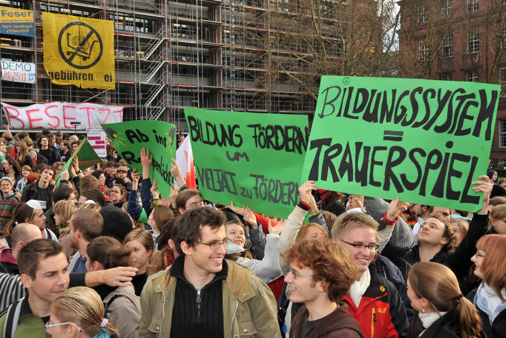 Bilder von der neuerlichen Studenten- und Bildungsdemo in Freiburg.