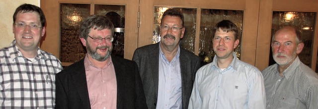 Thomas Dbele (Mitte) mit den neuen Vo...d Franz Mayer (bisher Schriftfhrer).   | Foto: Jacob