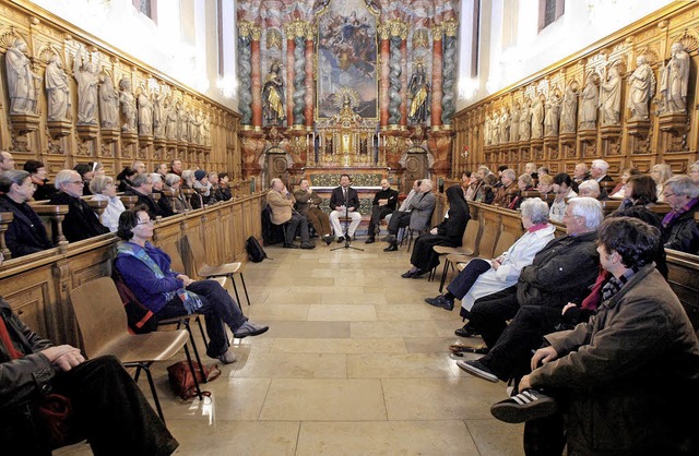 Hier wird nicht im Konklave der Papst ...ber Kunst im Kirchenraum diskutiert.   | Foto: Peter Heck