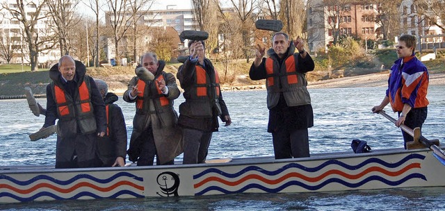 Grundsteinversenken statt Spatenstich:...nbahnbrcke ber den  Rhein in Basel.   | Foto: Michael Baas