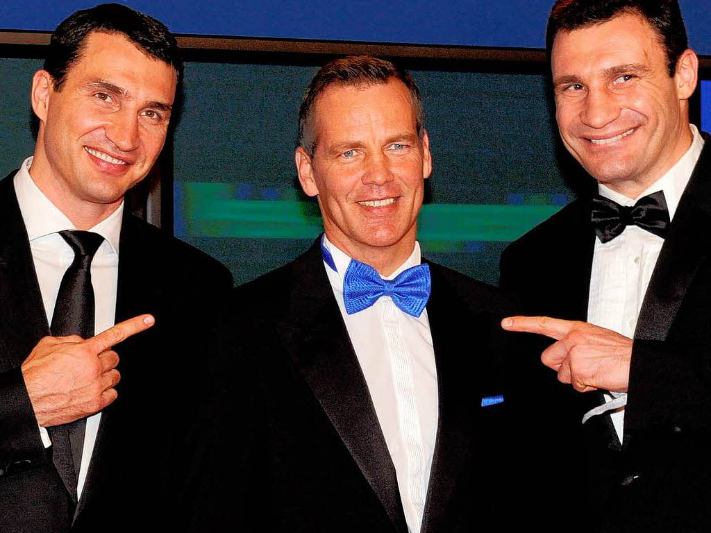 Die Preisträger Wladimir (L) und Vitali Klitschko (R) mit Henry Maske Die Preisträger Wladimir (L) und Vitali Klitschko (R) mit Henry Maske