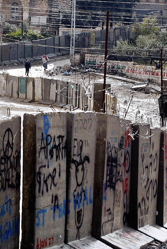 Eingezunt:  Jerusalem &#8211; eine Bas-tion  hinter der Mauer   | Foto: dpa