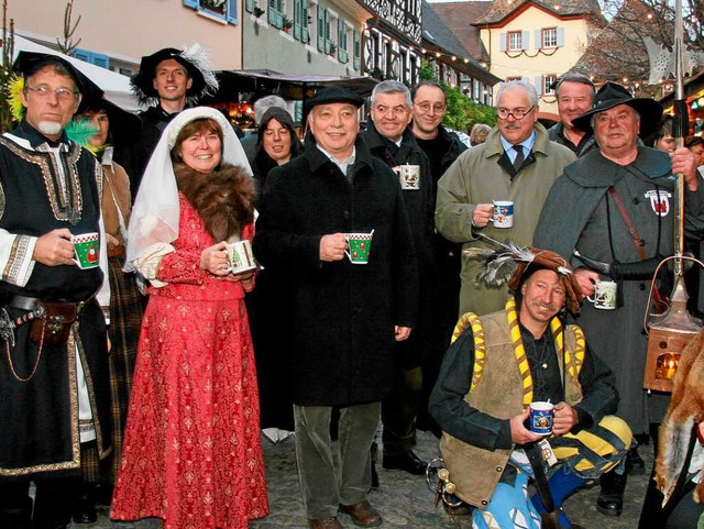Mittelalterliches Flair bei der Erffn...sburger Weihnachtsmarktes  in Burkheim  | Foto: Herbert Trogus