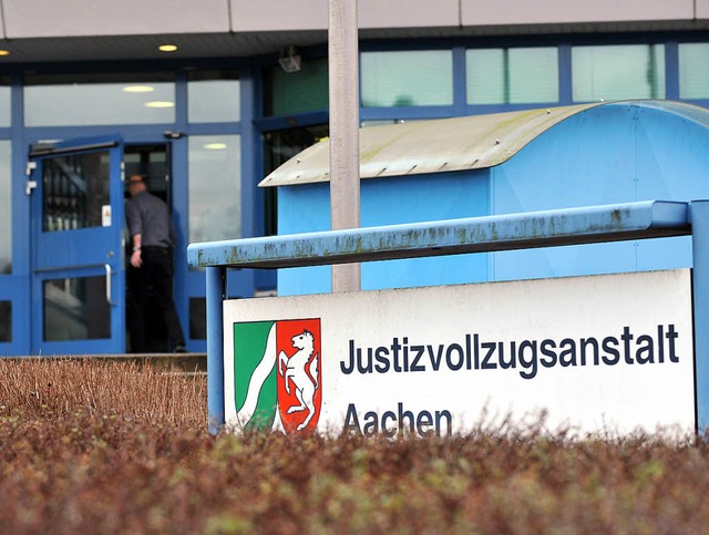 Ein Mitarbeiter der JVA Aachen wurde f... beiden Geflohenen geholfen zu haben.   | Foto: dpa