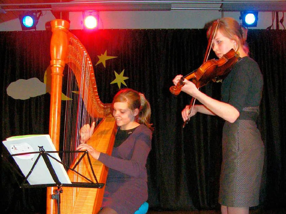 Apart und musikalisch auf hohem Niveau... und Marisa Schwenninger an der Geige.  | Foto: Martha Weishaar