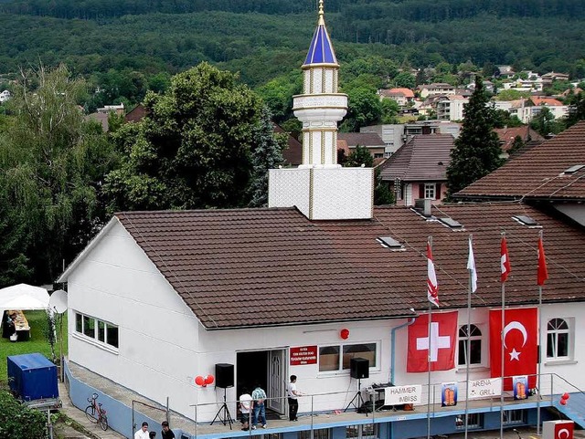 Ein Minarett auf dem Dach des trkisch...lturclubs in Wangen bei Olten, Schweiz  | Foto: dpa