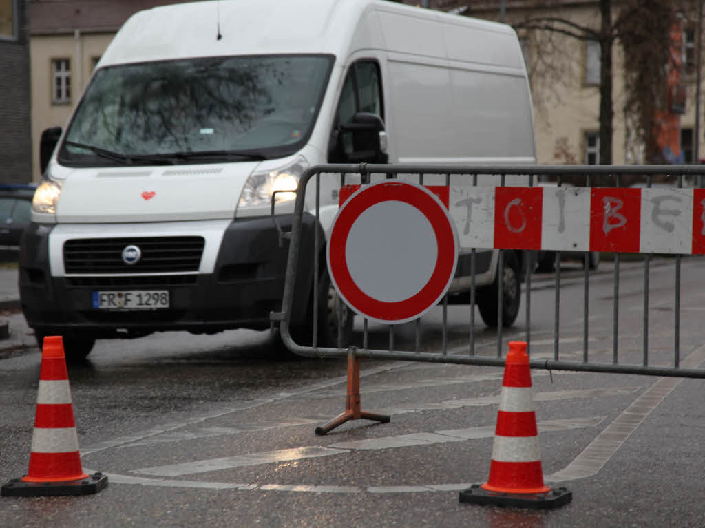 Hier geht es nicht weiter: Autofahrer in der Heinrich-von-Stephan-Strae  durften nicht in Richtung Bahnhof  und mussten umdrehen.