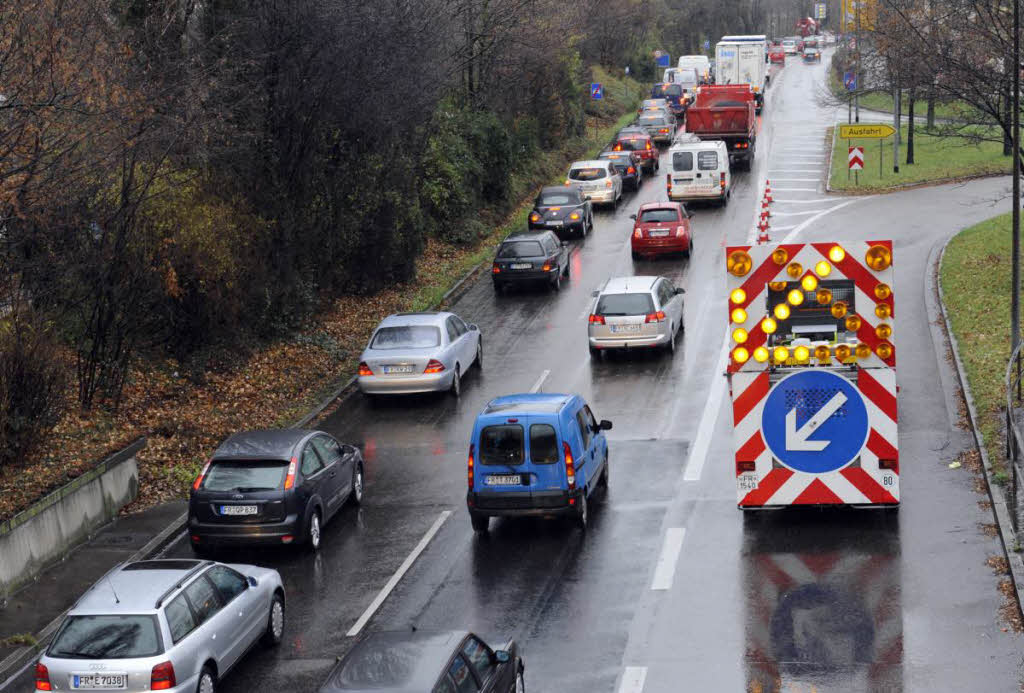 Auch die Einmndungen der B31 in die Schnewlinstrae war gesperrt.