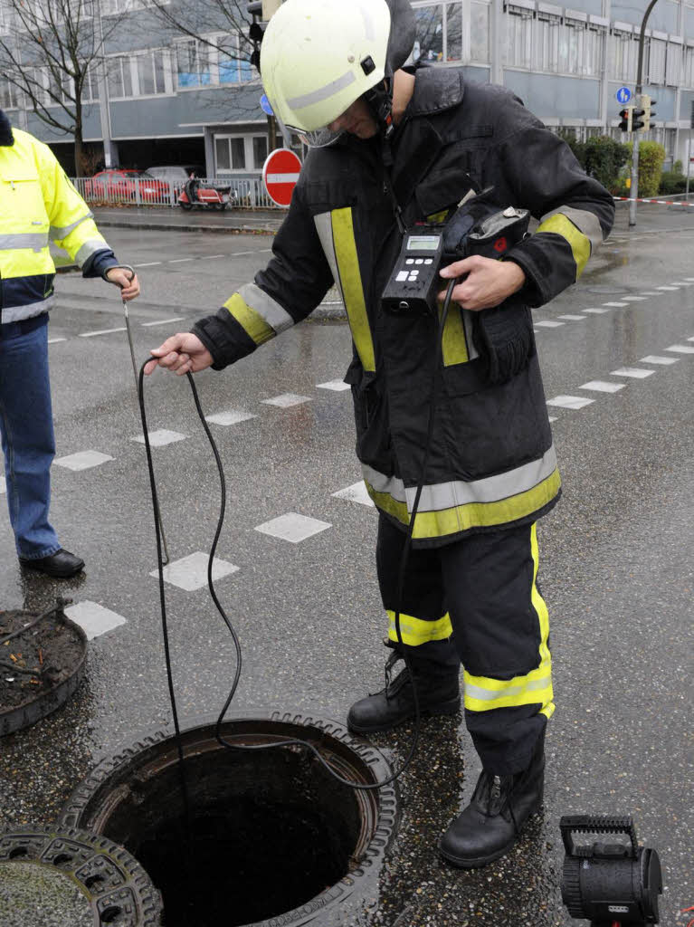 Die Feuerwehr berprfte vor Ort die Gaskonzentration.