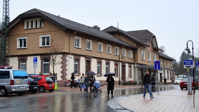 Trbe Zeiten am Neustdter Bahnhof:  D...geschrnkt und streichen ihre Plne.    | Foto: Thomas Winckelmann