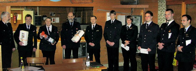 Geehrte  Feuerwehr-Aktive:  Harald Hei... Glaser und  Marvin Mutter (von links)  | Foto: Hubert  Dietrich