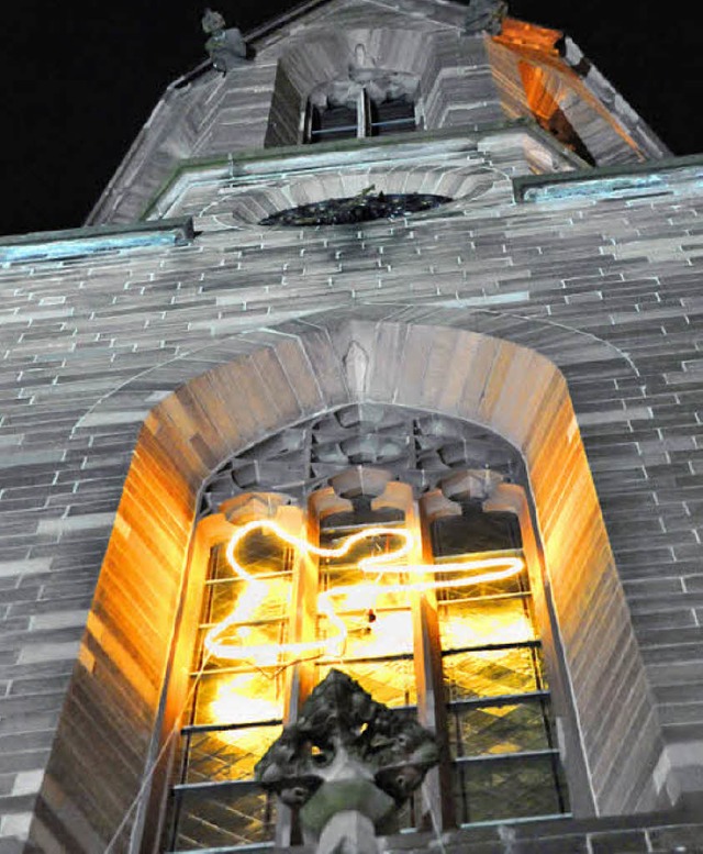 Ein leuchtender Engel an der Kirchenfr...h der Nacht der offenen Kirchen  ein.   | Foto: MZD