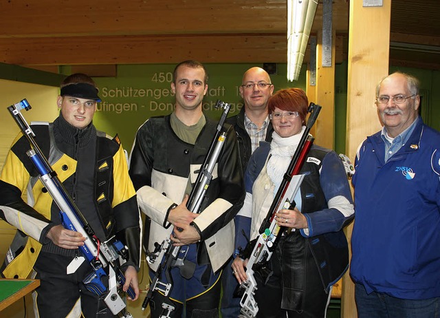 Das siegreiche Schtzentrio strahlt, d...l, Doreen Hoffmann und Freddy Kohler    | Foto: Lbeck