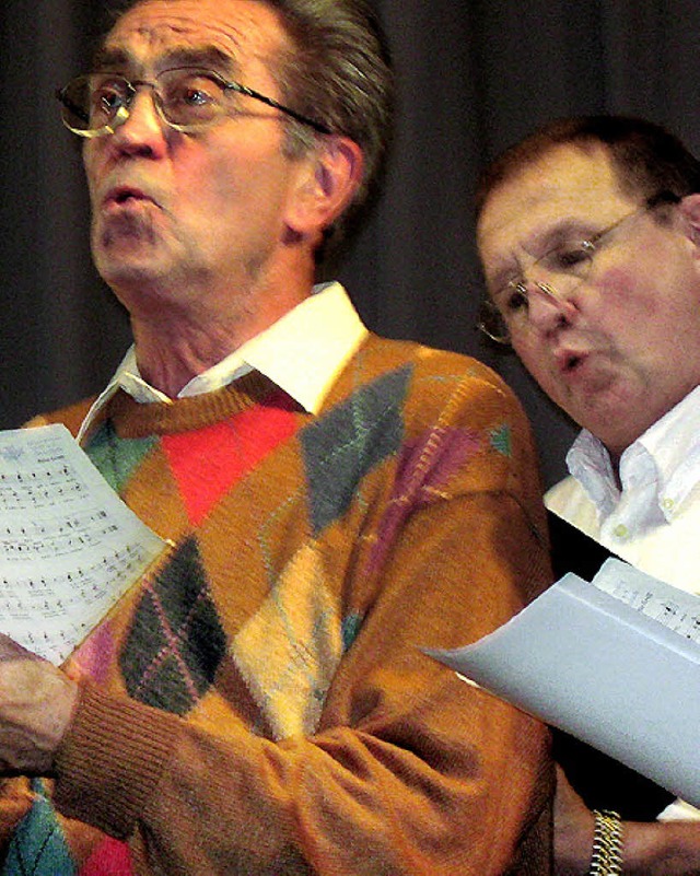 Der Mnnerchor Grenzach  beim Altennachmittag im Festsaal.    | Foto: Bhler-Mueller