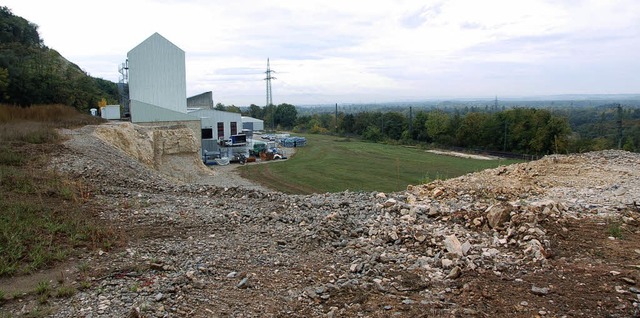 Durch Aufschttung von Recyclingmateri...pter neue Betriebe ansiedeln knnen.   | Foto: Langelott