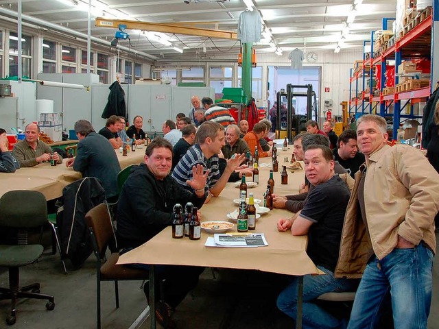 Ein Teil der Witzig &amp; Frank-Famili...h  zu einem letzten gemeinsamen Bier.   | Foto: Ralf Burgmaier