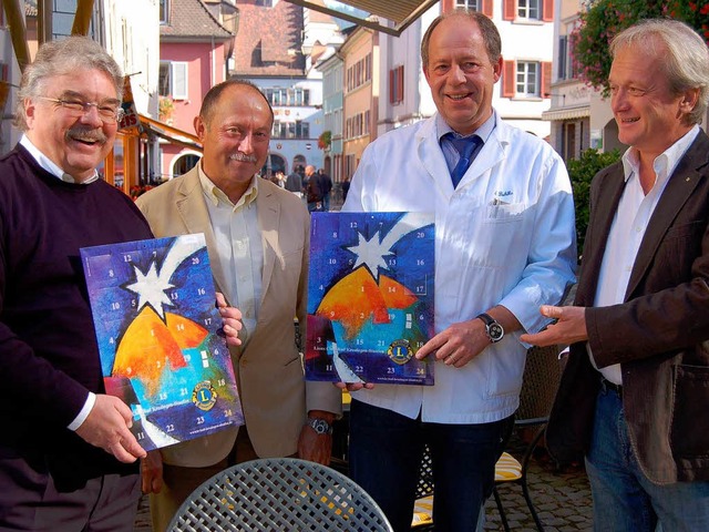Thomas Lorscheid, Roland Hinderle, Mar...Adventskalender fr die Region (v.l.).  | Foto: Claudia Renk