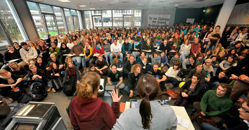 Studierende der PH Freiburg protestieren gegen die Bildungspolitik und haben die Hochschule besetzt.