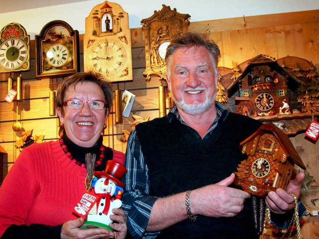 Hildegard und Hermann Stei geben ihr Uhrenstble auf.  | Foto: Eva Korinth