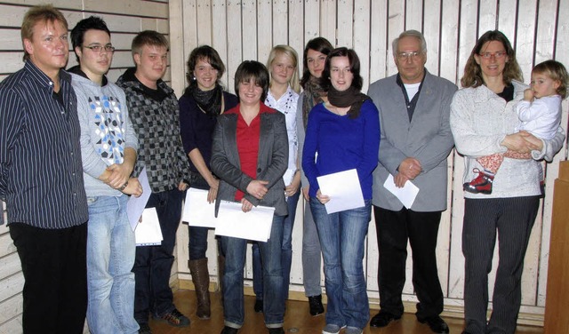 Die Jahresbesten der Bronze- und Silbe...d Verbandsprsident Helmut Steinmann.   | Foto: BZ