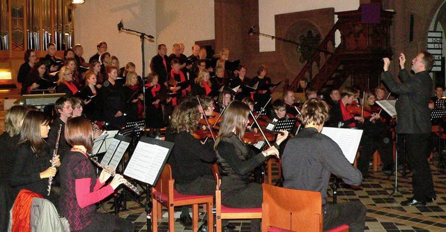 Chor und Musiker zeigten sich  beim Ad...kum in der evangelischen Stadtkirche.   | Foto: Georg Diehl