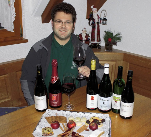 Ulrich Strecker und seine Kollegen von...Weihnachtsgebck mit Wein kombiniert.   | Foto: bas