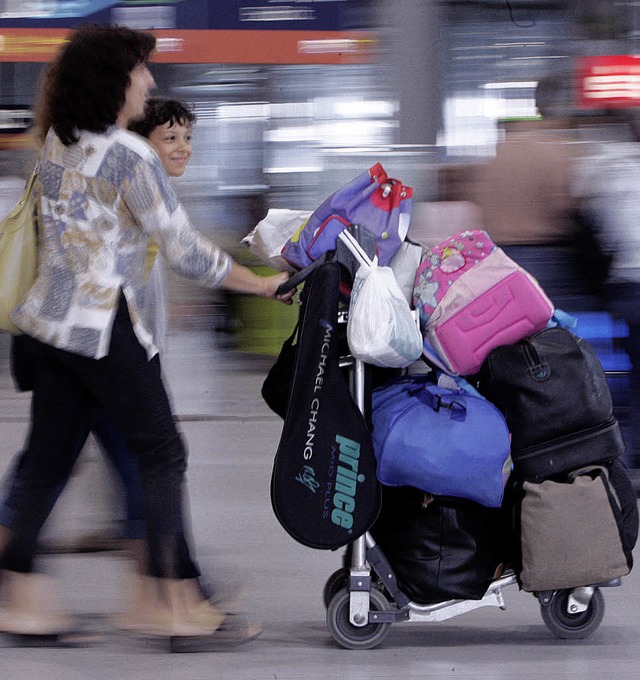 Viel Gepck: Das kann teuer werden, zu...rika, Mexiko  oder Kanada gehen soll.   | Foto: dpa