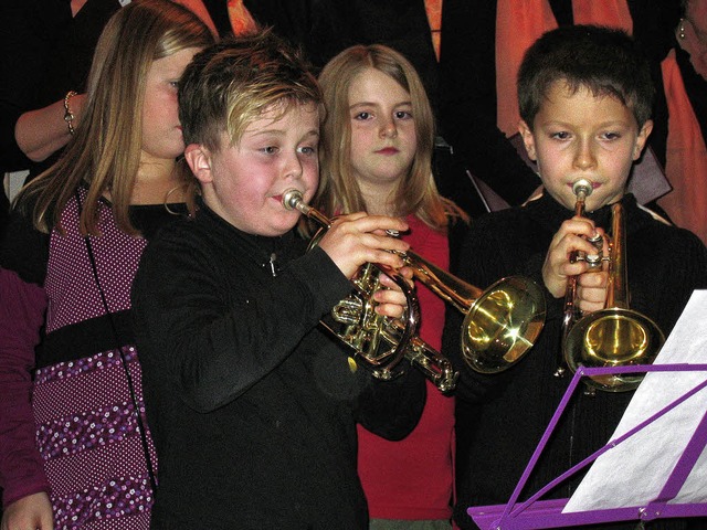 Luis und Franco bewiesen ihr Talent  an der  Trompete.   | Foto: Ingeborg Grziwa