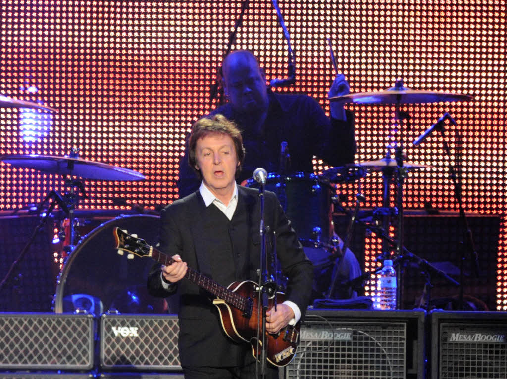 Paul McCartney live in Hamburg.