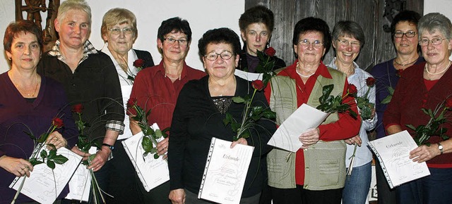 13 Landfrauen vom Elztal und Simonswl...ehr, Veronika Wehrle und Johanna Weis.  | Foto: Gerda Oswald