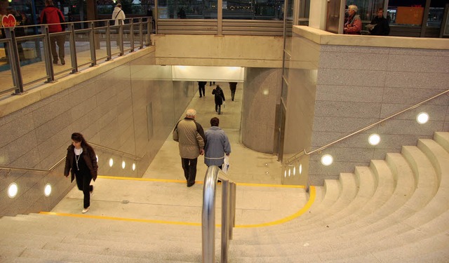 Die neue Treppenanlage auf der Ostseite des Bad Krozinger Bahnhofes  | Foto: Markus Donner