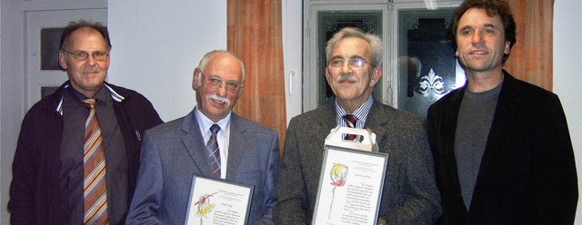 Ehrungen beim katholischen Kirchenchor...e) und  Pfarrer Ekkehard Baumgartner.   | Foto: Privat