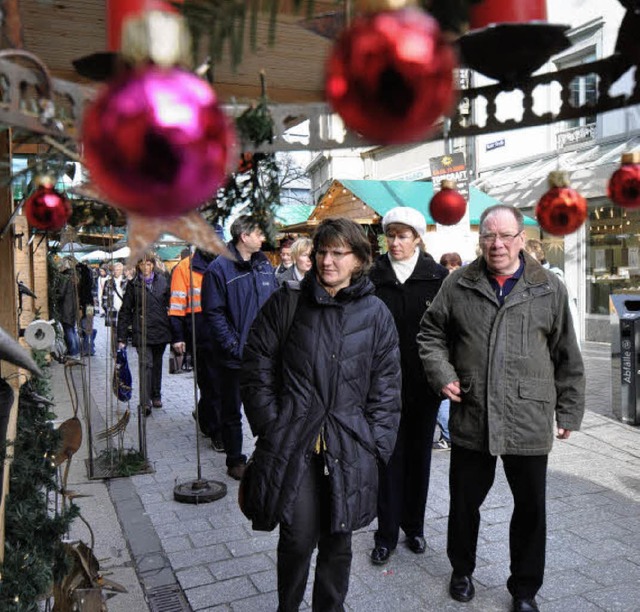 Schlendern und stbern:   Der Lrrache...eliebt bei Besuchern und Beschickern.   | Foto: Ruda