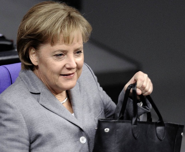 Mal schnell einkaufen und Wachstum ank...;  die Kanzlerin gestern im Bundestag   | Foto: ddp