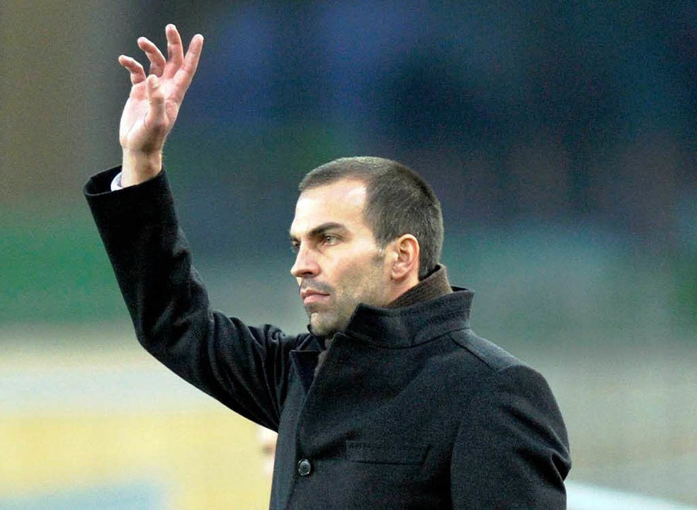 Winke-Winke: Der VfB Stuttgart trennt sich von Teamchef Markus Babbel.  | Foto: ddp
