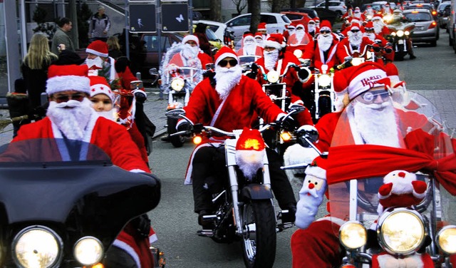 Korso der Harley-Nikoluse in der Innenstadt   | Foto: Sedlak