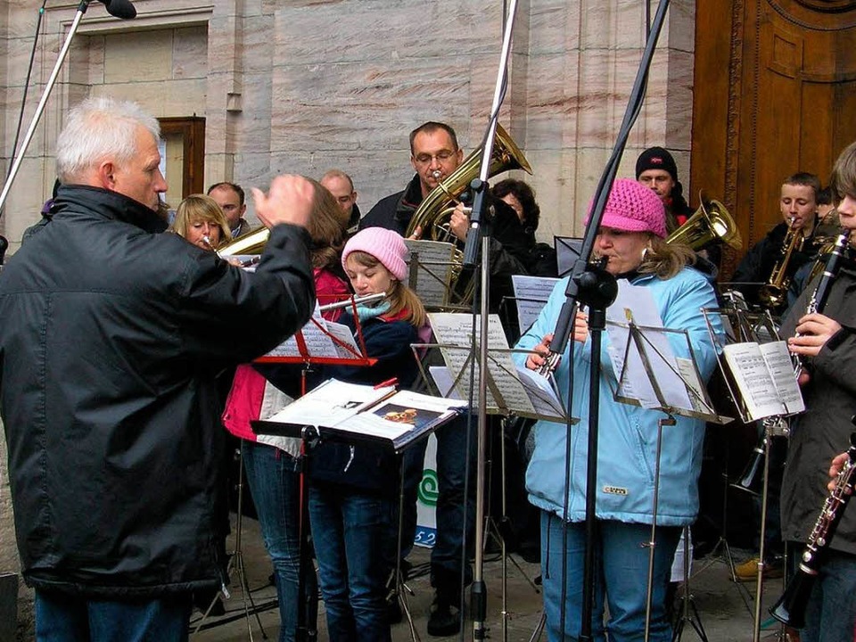 Stadtmusik und Jugendkapelle in Aktion.   | Foto: Christiane Sahli